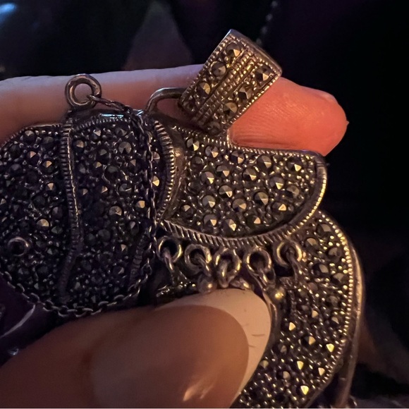 Sterling Silver Elephant Pendant/Brooch - Picture 9 of 9